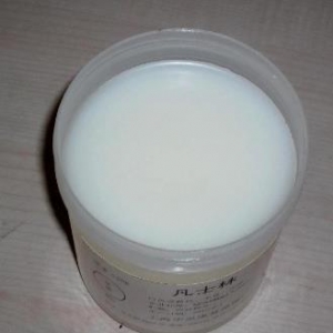 凡士林除了滋润肌肤之外 还有我们意想不到的妙用