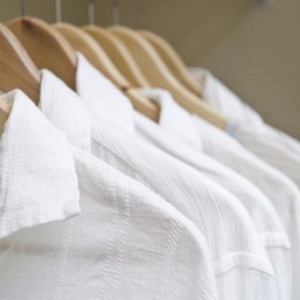 简单小妙招解决白衣服发黄问题 白色衣服清洗小贴士