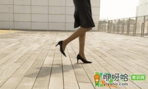 瓷砖走路鞋粘粘的响怎么办