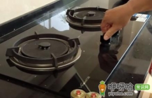 烧水时水溢出来在煤气灶上应该怎么办