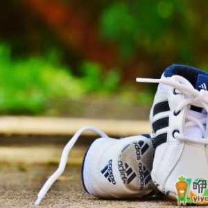 白鞋带上为什么有黑印