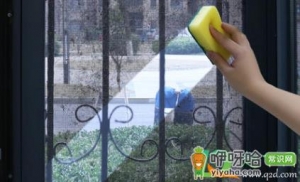 厨房纱窗上的油烟用什么清洗的快