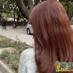 红棕色头发显老气吗