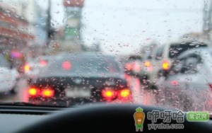 挡风玻璃下雨模糊不清怎么办