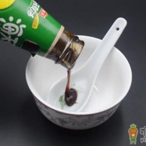 蚝油上面长了一层白的还能不能吃