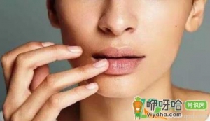嘴角裂口可以舔吗