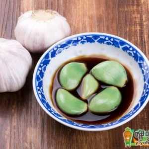 腊八蒜的米醋是什么颜色