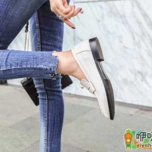 皮鞋码子合适但穿着掉根是质量问题吗