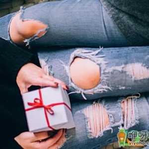 为什么穿牛仔裤膝盖老鼓包