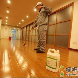 打蜡和涂刷底漆：周期性涂抹保养效果更佳