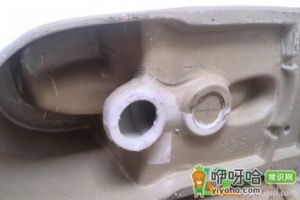 正确的马桶法兰圈安装在哪个孔