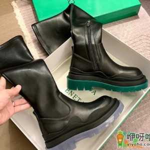 长筒靴穿上褶皱咋回事