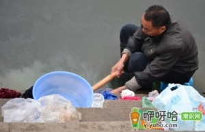 衣服洗完颜色不亮怎么办