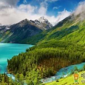在山间小路中游玩走路的技巧