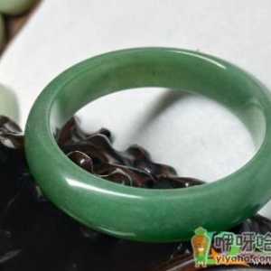 佘太翠手镯什么颜色算极品