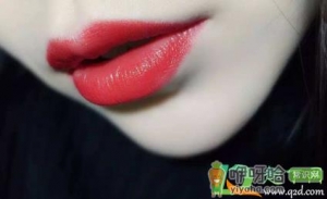 唇膏含什么成分会很滋润
