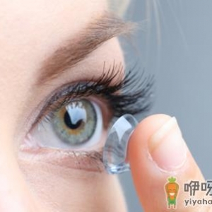 戴隐形眼镜眼底充血是什么原因造成的