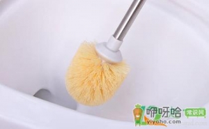马桶刷堵住马桶里面怎么办