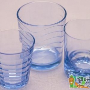 玻璃杯怎么洗干净不留水渍