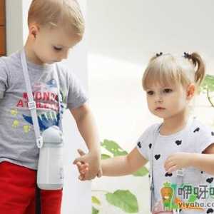 吸管杯吸水时为什么会有声音