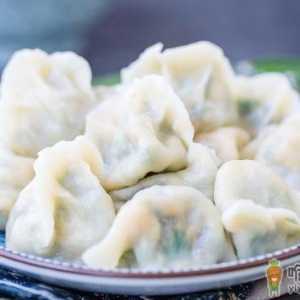 饭店里面的饺子怎么那么白 饭店里面的饺子为什么有劲道