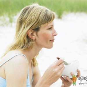 女性更年期反应有什么症状 女性更年期睡觉难怎么办