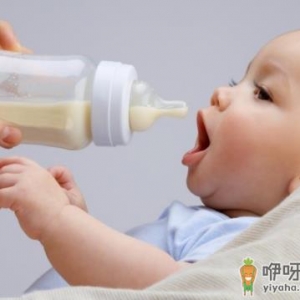 奶粉用40度还是70度的水冲泡 奶粉为什么用70度的水冲