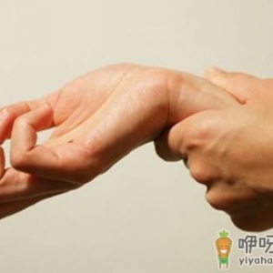 经常手脚麻为什么原因 经常手麻的人有可能是什么病