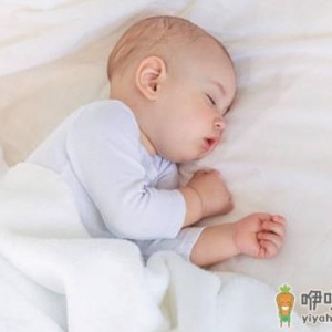 宝宝趴着睡觉要调整吗 几个月的宝宝趴着睡觉要调整