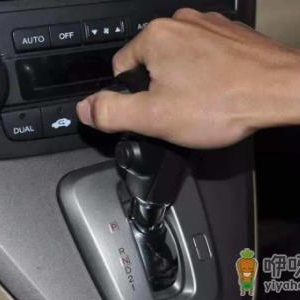 小车换档时要踩离合吗 换挡很大顿挫伤车吗