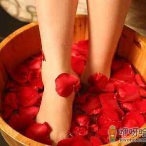 热水泡脚的好处和最佳水温以及泡脚的方法