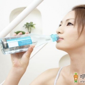 定时饮水有助健康养肾