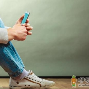 常玩手机眼睛不适怎么办？
