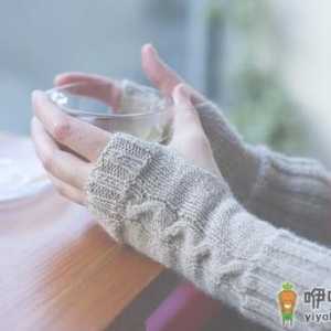手掌脱皮是怎么回事
