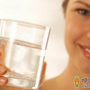 口干皮肤变差是在提醒身体缺水 健康喝水及时补水