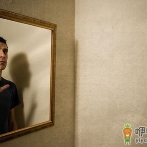 如何通过照镜子自测健康