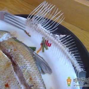 鱼骨卡在喉咙怎么办？鱼刺卡在喉咙怎么办