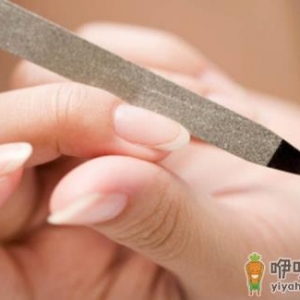 指甲出现白点的原因有哪些
