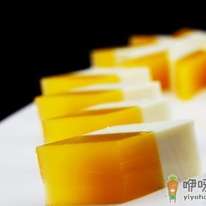 被馒头噎住千万误喂水 救治的黄金时间须做心肺复苏