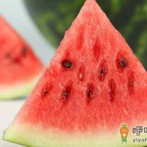吃西瓜好处 缓解老人高血压肌肉酸痛