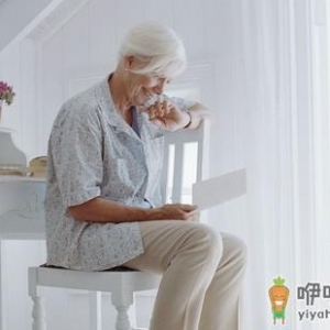 老人要防椅后风