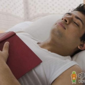男人的睡姿发出特殊健康信号 什么是最好的睡姿