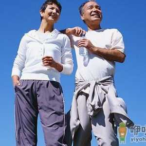 老人不幸摔倒 保护头部最重要