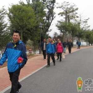 中医养生：老人健步行走有12大好处