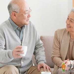 长期便秘是老年人的一颗定时炸弹 揉肚子促进肠蠕动