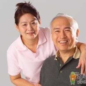 老人常抬高双腿全身受益