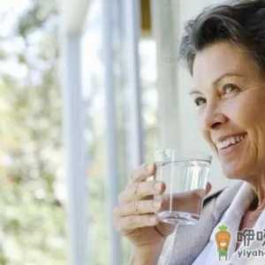 老年人健康离不开水