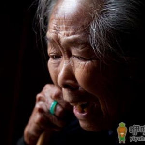 老人这么做 会让你老十岁