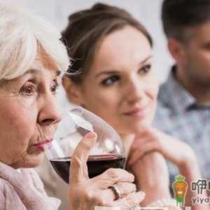老人常喝洋葱泡红酒的好处 洋葱泡红酒的简单做法