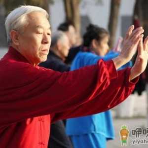 老人晨练后不要马上睡回笼觉